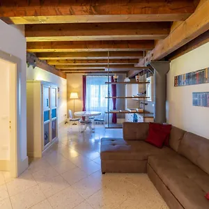 Apartment Youatmolino Canal View, Venice