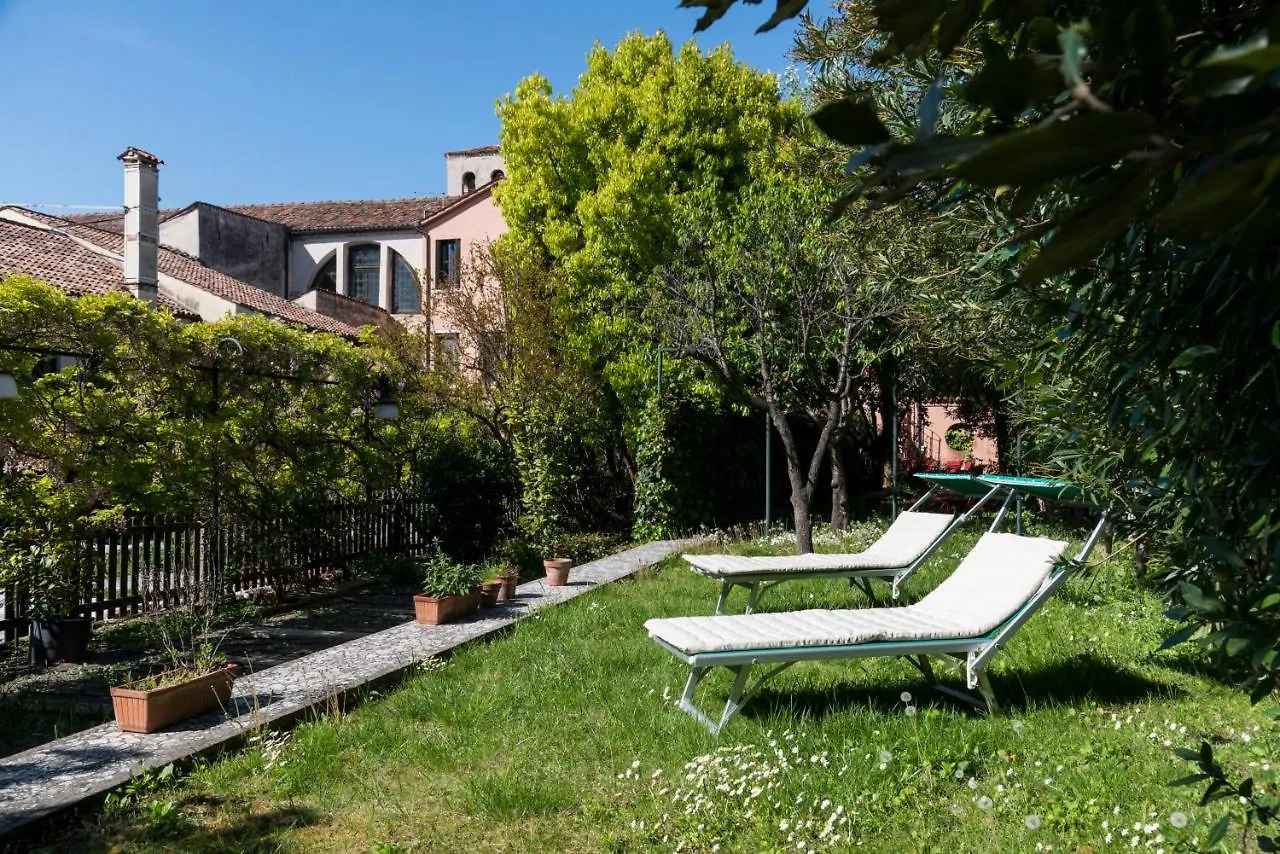 Secret Garden Apartment Venice